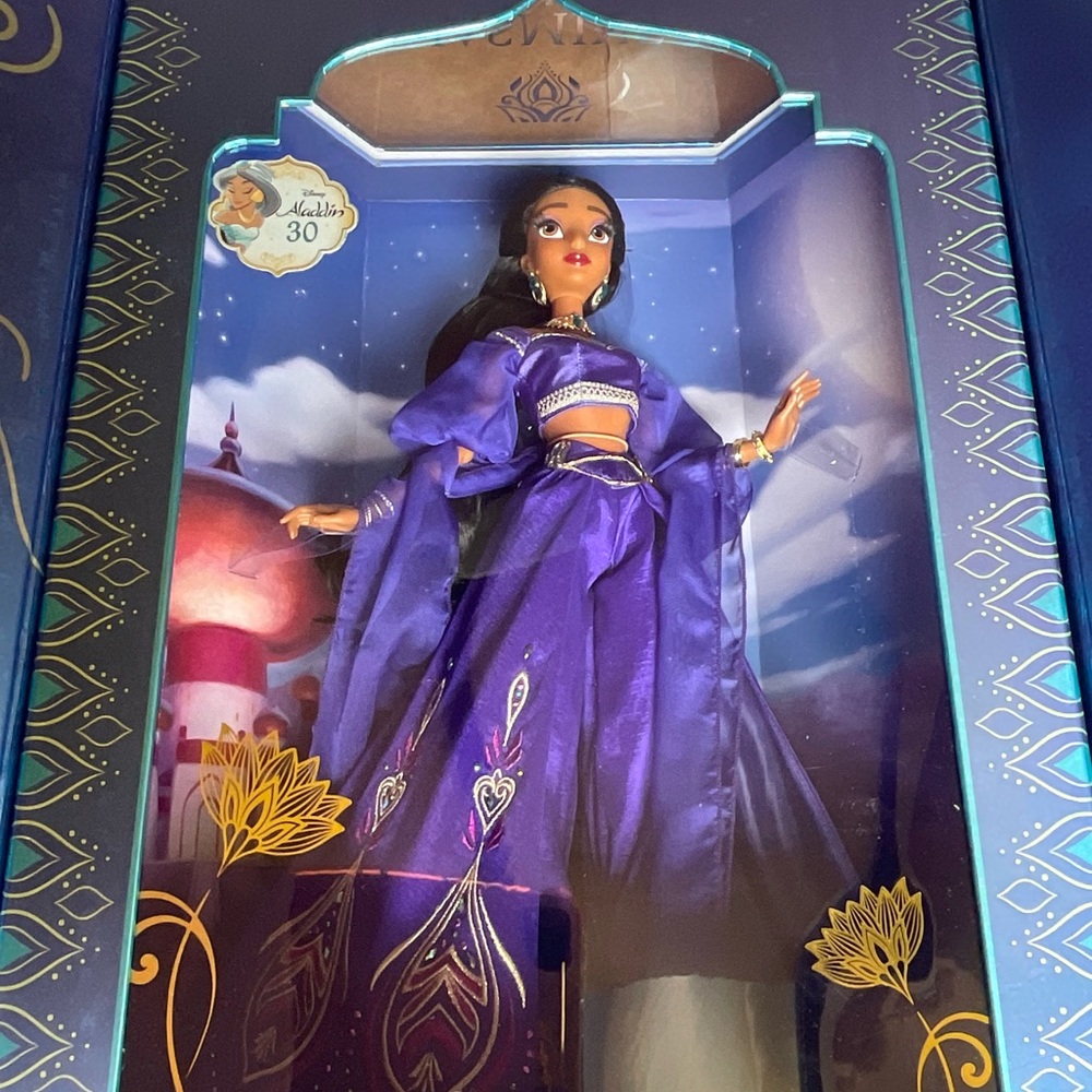 Disney Princess  Series    D23   JASMINE 17 in Ltd.   NWT   RETIRED